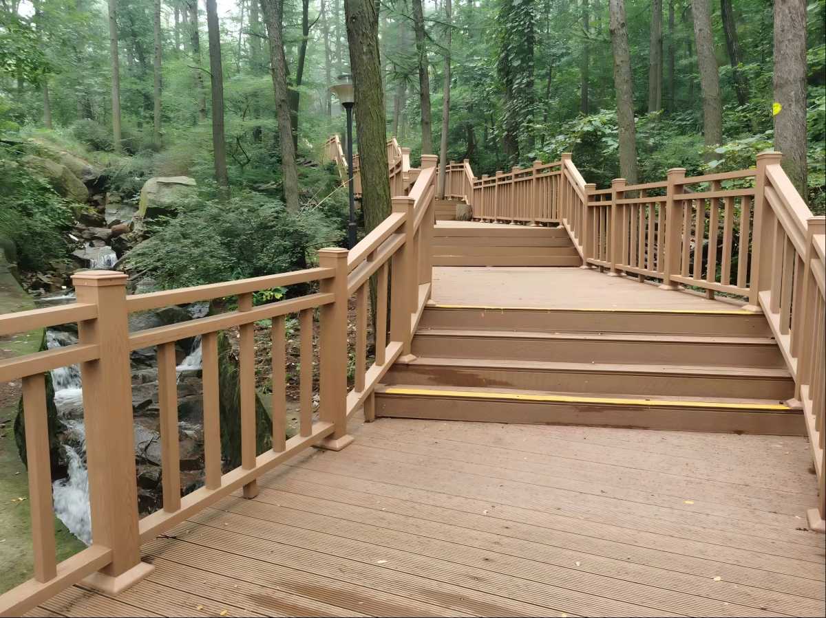 Dây chuyền đùn thanh định hình một bước WPC