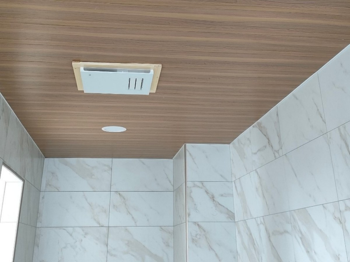 Dây chuyền đùn thanh trần PVC